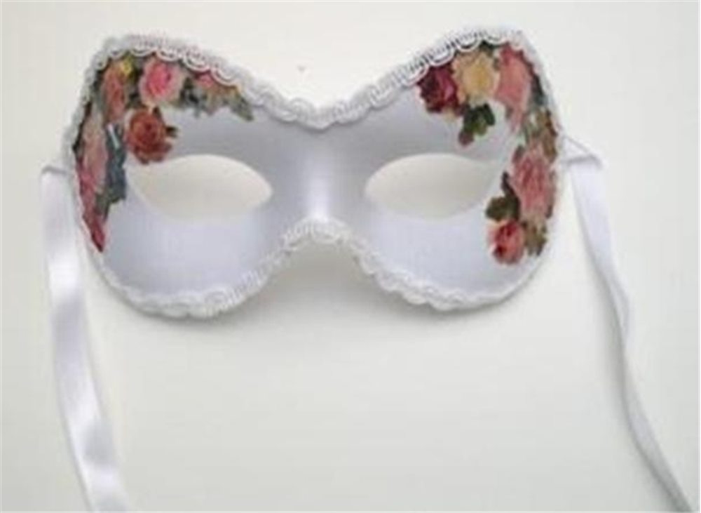 Picture of Deluxe Rosebud White Adult Mask
