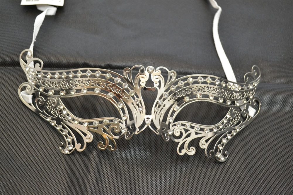Picture of Silver Metal Venetian With Faux Diamonds Mask
